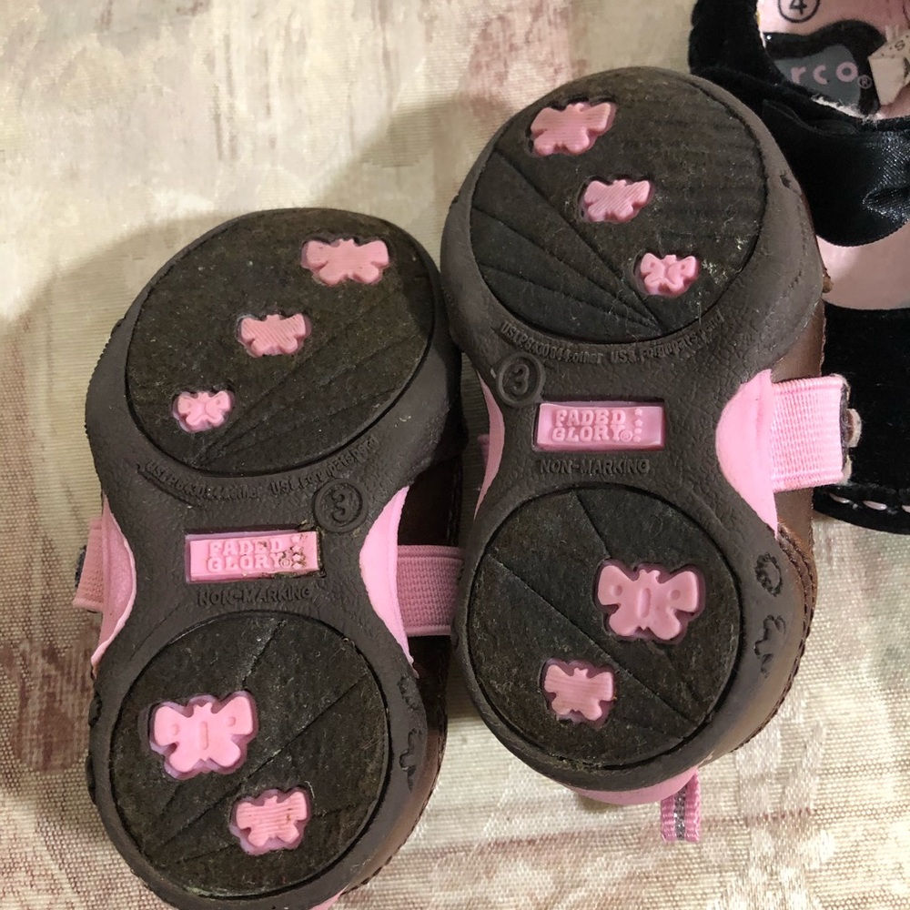 Toddlers Girls Shoes 2 Pair - Picture 4 of 8